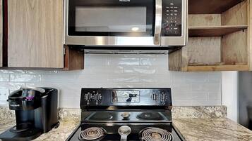 Condo (3 Bedrooms) | Property amenity