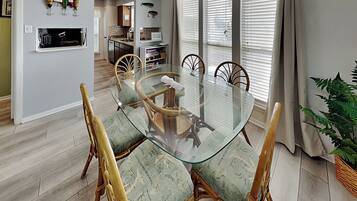 Condo (3 Bedrooms) | Property amenity
