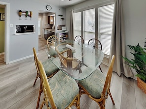Condo (3 Bedrooms) | Property amenity