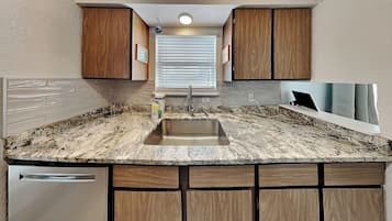 Condo (3 Bedrooms) | Property amenity