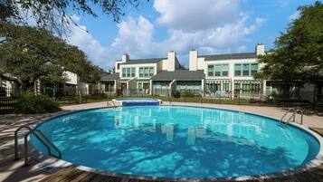 Condo (3 Bedrooms) | Property amenity