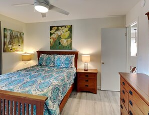 House, Multiple Beds, Patio, Garden View | 2 bedrooms, individually decorated, individually furnished, free WiFi - Sunrise Suite (Fort Myers Beach)