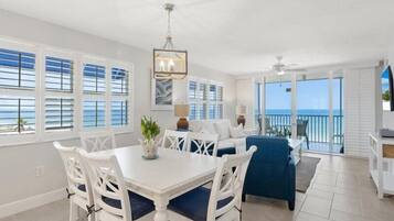 Kondominium, Beberapa Tempat Tidur, balkon, pemandangan samudra (#601 - No Pets) | Makan di kamar