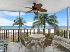 Appartamento, letti multipli, accesso alla piscina, vista spiaggia (204 - No Pets Allowed) | Vista dalla camera