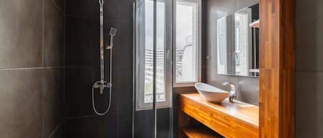 Shower, hair dryer, towels, shampoo