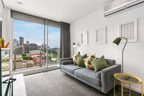 TV, offices - East Melbourne: City Views and Pet-Friendly (East Melbourne)