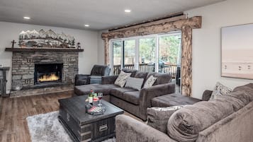 Studio (3 Bedrooms) | Front of property