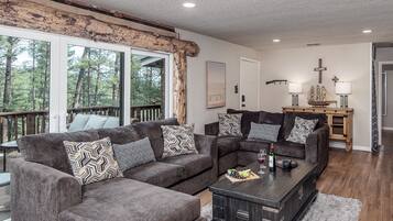 Studio (3 Bedrooms) | Property amenity