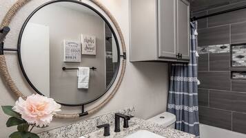 Studio (3 Bedrooms) | Property amenity