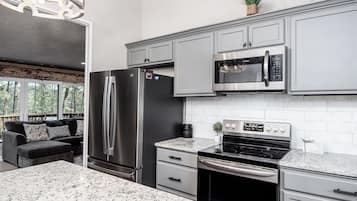 Studio (3 Bedrooms) | Property amenity