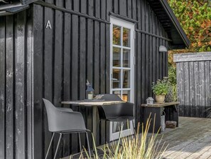 Outdoor dining - "Imma" -  from the sea by Interhome (Hals)