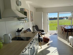 Fridge, microwave, dishwasher, cookware/dishes/utensils