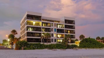 Condo (2 Bedrooms) | Property amenity