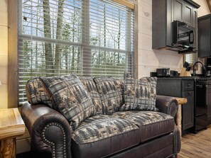 Cabin, 1 Katil Raja (King), Balcony, Mountain View (Unit 2) | Ruang tamu | TV 