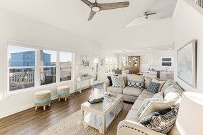 Smart TV, DVD player, livros