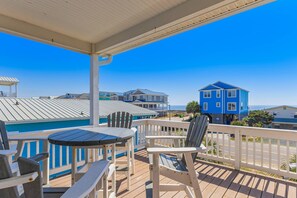 Outdoor dining - Gorgeous 2nd Row Oceanview 4 Bedroom Home with Large Salt Water Pool (Oak Island)