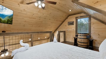 Cabin, 2 Queen Beds, Kitchen, Mountain View (unit 1) | 1 bedroom, individually decorated, individually furnished, free WiFi