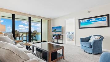 Condo (2 Bedrooms) | Front of property