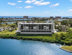 콘도 (2 Bedrooms) | 숙박 시설 내 편의 시설/서비스