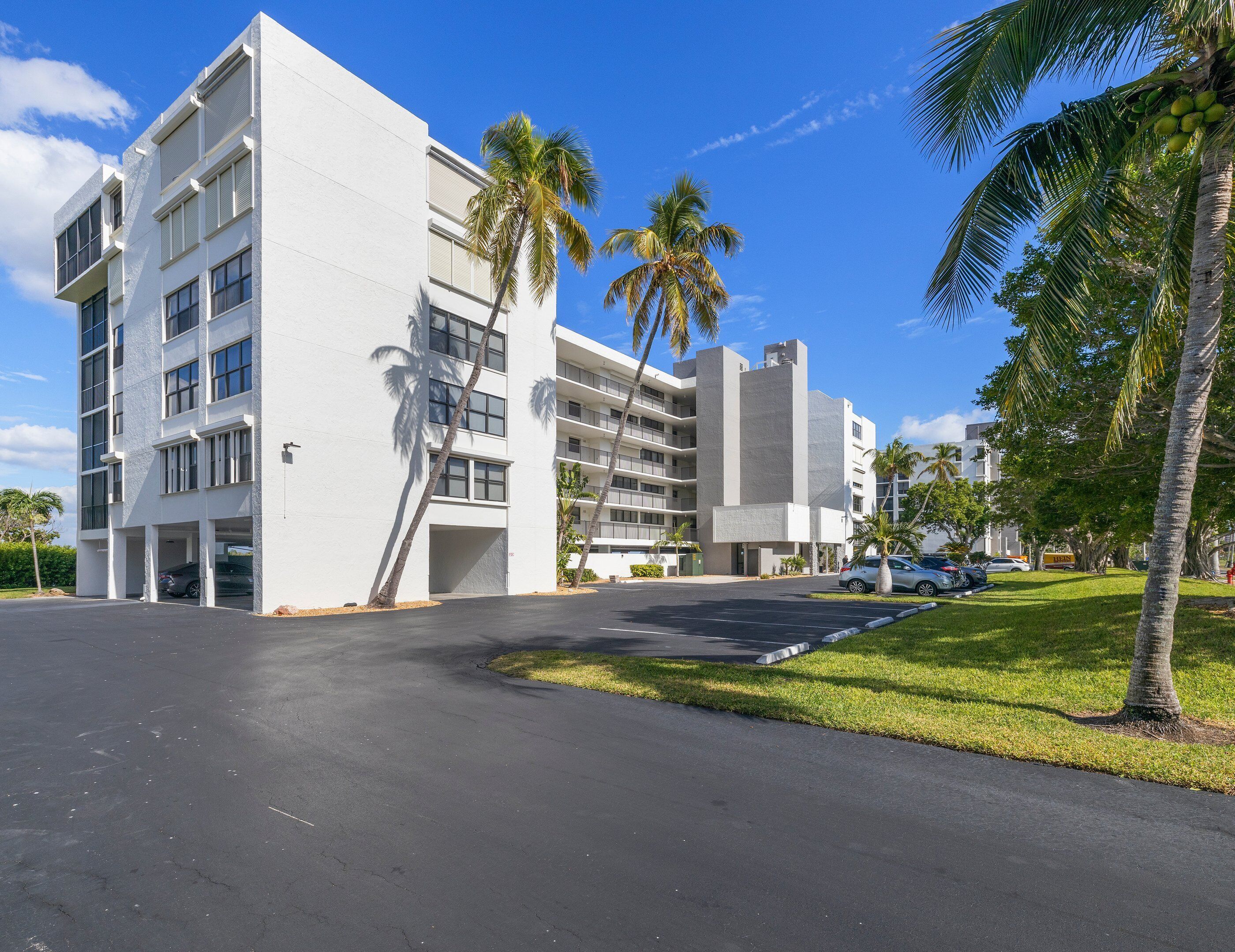 Condo (2 Bedrooms) | Property amenity