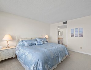 Condo (2 Bedrooms) | Property amenity