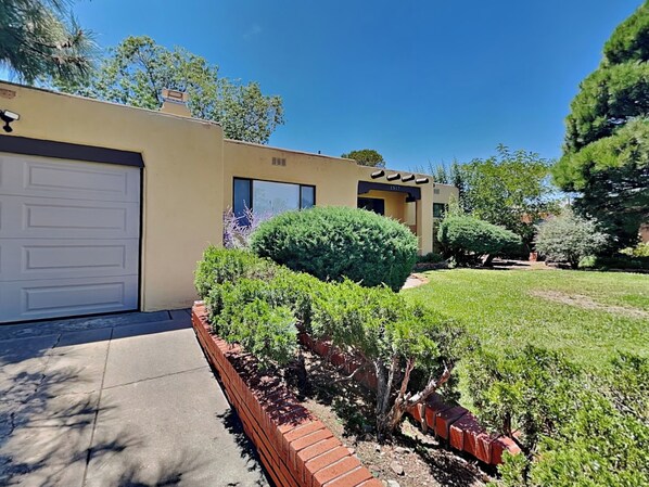 House (3 Bedrooms) | Property amenity