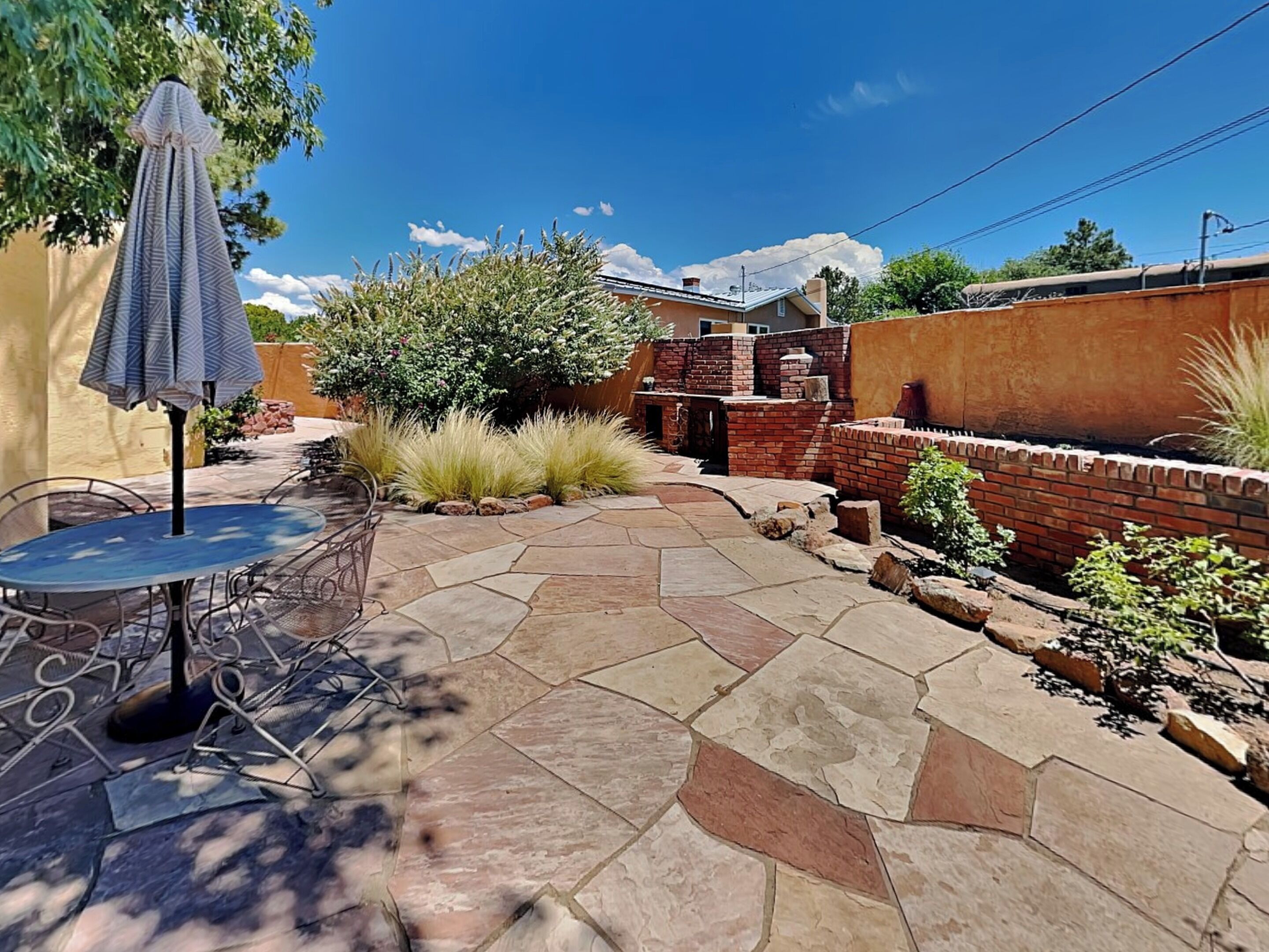 House (3 Bedrooms) | Property amenity