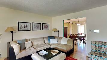 House (3 Bedrooms) | Property amenity