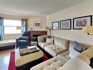 House (3 Bedrooms) | Living area - Casa Amarilla by Kokopelli Property Management (Santa Fe)