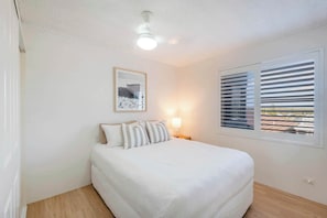 2 habitaciones, tabla de planchar con plancha, wifi y ropa de cama