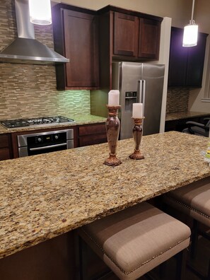 Fridge, microwave, oven, stovetop - Contemporary Villa - memorial park, Washington Ave, downtown, Galleria
(Houston)