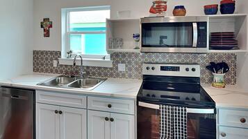 House (3 Bedrooms) | Property amenity