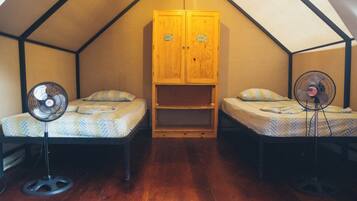 Tent | WiFi (free), bed sheets