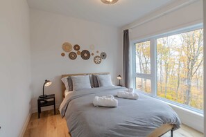 4 slaapkamers, een strijkplank/strijkijzer, wifi, beddengoed