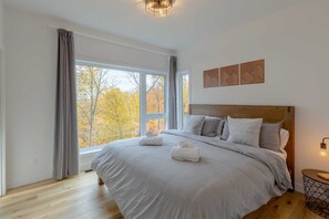 4 habitaciones, tabla de planchar con plancha, wifi y ropa de cama 