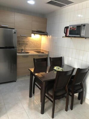 Full-sized fridge, microwave, stovetop, electric kettle