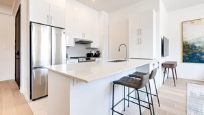 Cafetera/tetera, refrigerador, microondas, horno