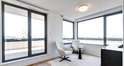 Luxury Two Floor Penthouse, 4 BDR + Rooftop - C