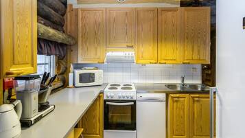 KĂŒhlschrank, Mikrowelle, GeschirrspĂŒler, Kochgeschirr/Geschirr/Besteck