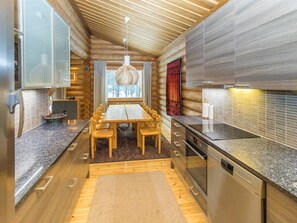 Kühlschrank, Mikrowelle, Geschirrspüler, Kochgeschirr/Geschirr/Besteck