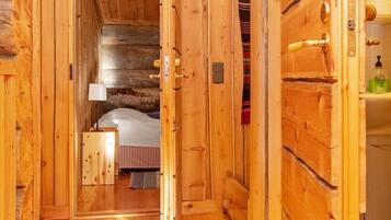 3 slaapkamers, een strijkplank/strijkijzer, internet