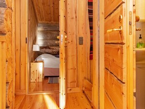 3 bedrooms, iron/ironing board, Internet