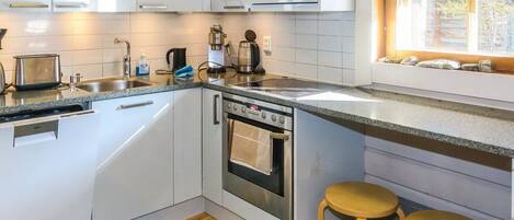 雪櫃、微波爐、洗碗機、廚房用具/餐具/器皿