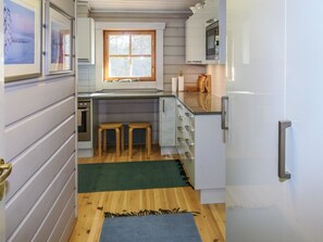 Jääkaappi, mikroaaltouuni, astianpesukone