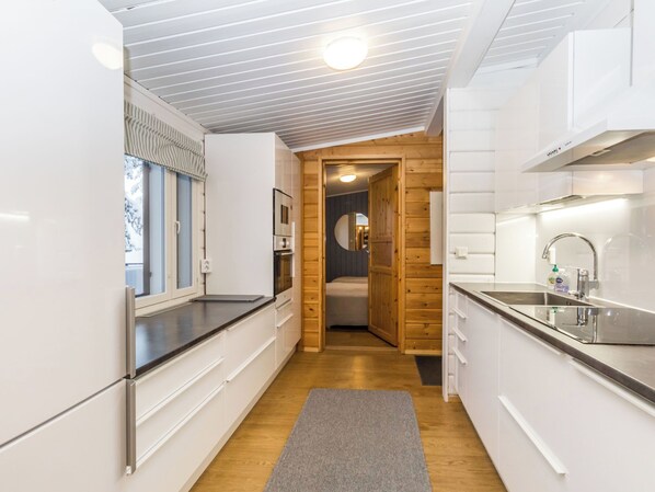 Fridge, microwave, dishwasher, cookware/dishes/utensils