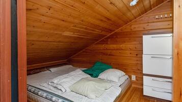 1 makuuhuone, silitysrauta/-lauta