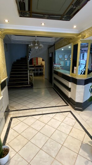Reception - Alpin Hotel (Istanbul)
