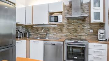 Jääkaappi, mikroaaltouuni, astianpesukone