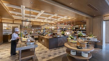 Dagelijks ontbijtbuffet (IDR 484000 per persoon)