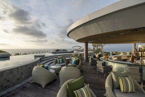 Poolside bar